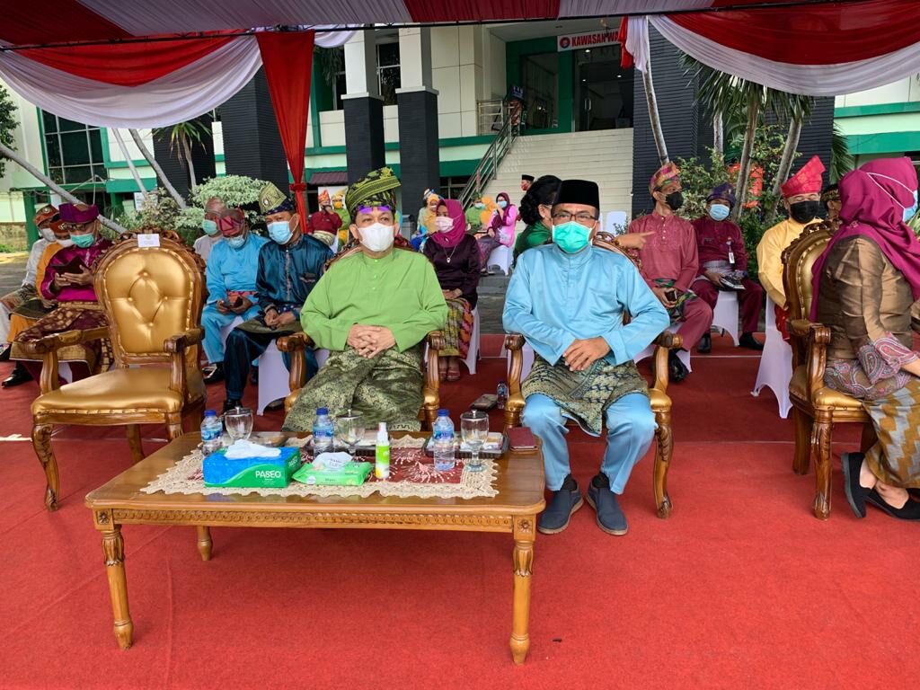 Kepala BNN Kota Pontianak Menghadiri Undangan HUT Pemerintah Provinsi Kalimantan Barat Ke - 64 Tahun 2021 Di Lingkungan Pemerintah Kota Pontianak Kepala BNN Kota Pontianak Menghadiri Undangan HUT Pemerintah Provinsi Kalimantan Barat Ke – 64 Tahun 2021 Di Lingkungan Pemerintah Kota Pontianak