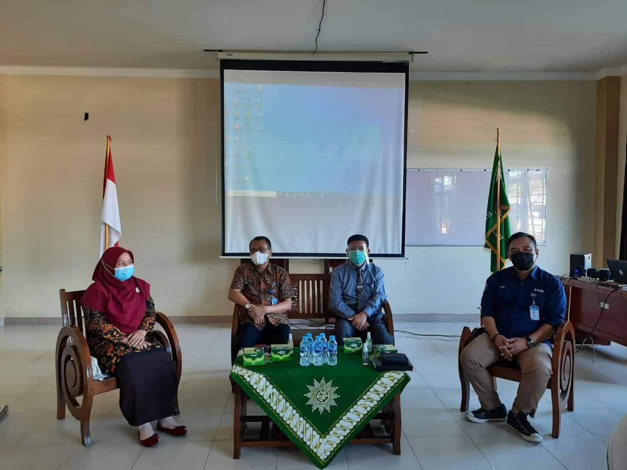 Seksi P2M BNN Kota Pontianak Melaksanakan Kegiatan Informasi dan Edukasi Melalui Talkshow Pada Mahasiswa/i Politeknik Aisyiyah Pontianak