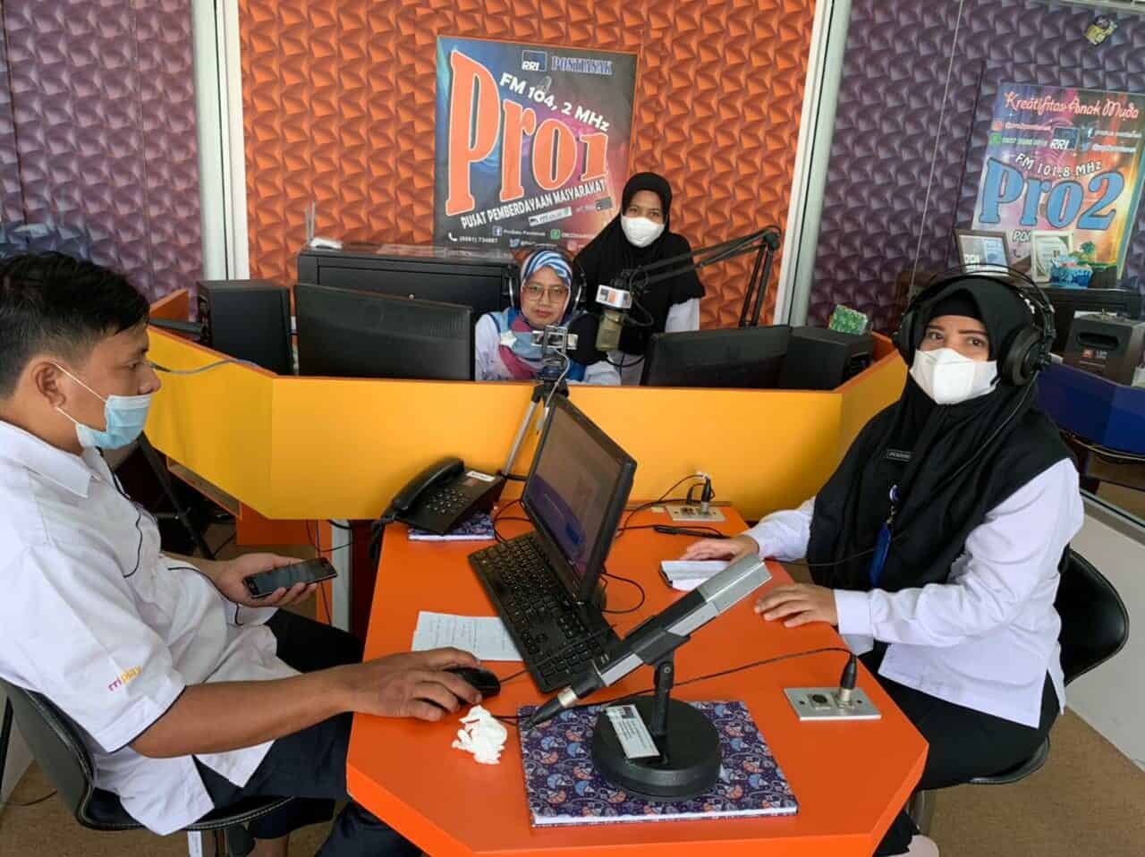 Launching Lagu WAR ON DRUGS pada Radio Republik Indonesia (RRI Pontianak) Launching Lagu WAR ON DRUGS pada Radio Republik Indonesia (RRI Pontianak)